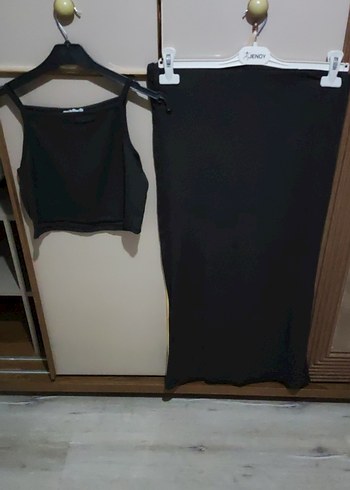 giri Mini Straplez Crop Top