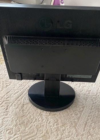 Beden Renk Siyah LG Flatron LV1751 Monitör