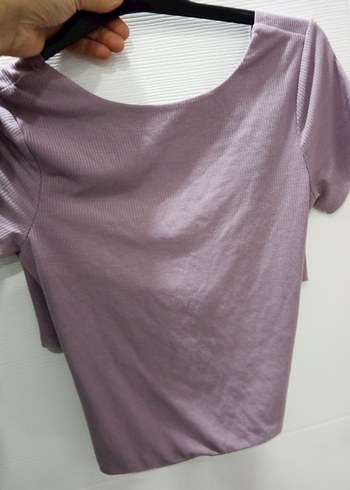 Kısa Kollu V Yaka Pliseli Crop Top - Görsel 3