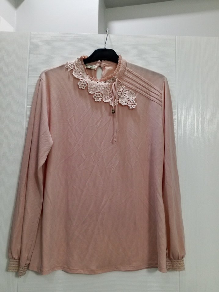 Dantel Detaylı Bej Uzun Kollu Bluz - Görsel 2