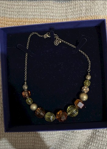 Zincir Detaylı Altın Rengi Kadın Kolye - Görsel 3