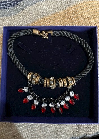 Zincir Detaylı Altın Rengi Kadın Kolye - Görsel 2