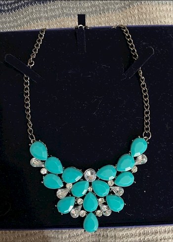 Zincir Detaylı Altın Rengi Kadın Kolye - Görsel 4