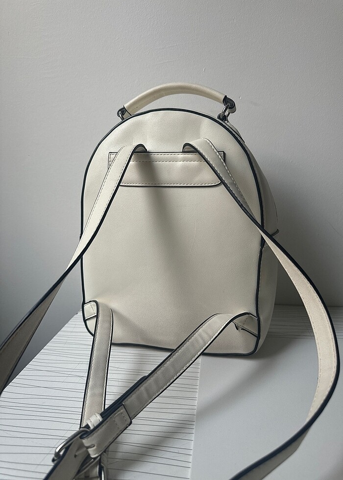 Stradivarius beyaz sırt çantası - Görsel 2