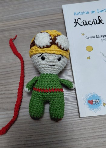 Amigurumi küçük prens anahtarlık - Görsel 3