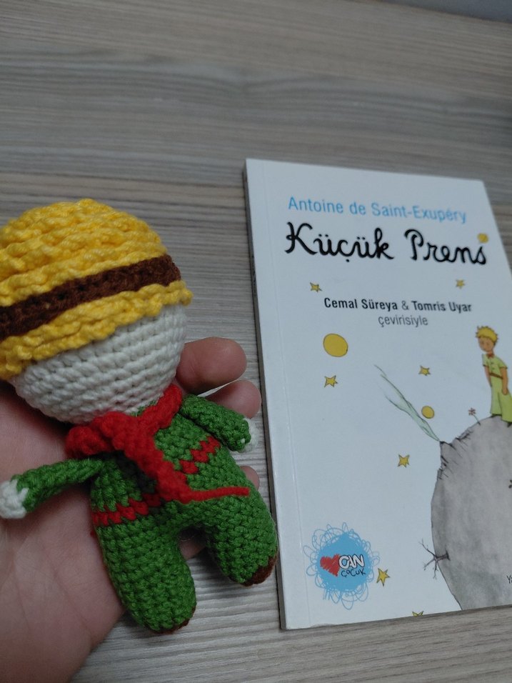 Amigurumi küçük prens anahtarlık - Görsel 2