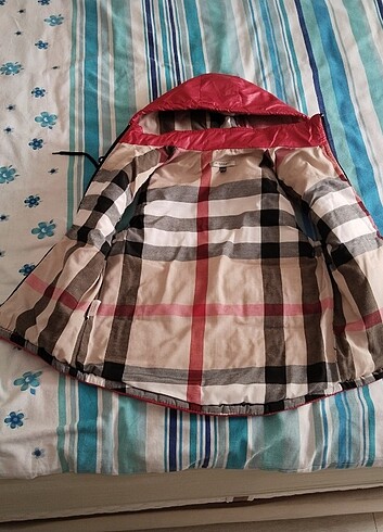 5 Yaş Beden kırmızı Renk Orjinal Burberry 5 yaş Yelek