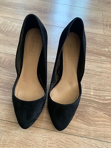 Bershka siyah süet dekolteli stiletto