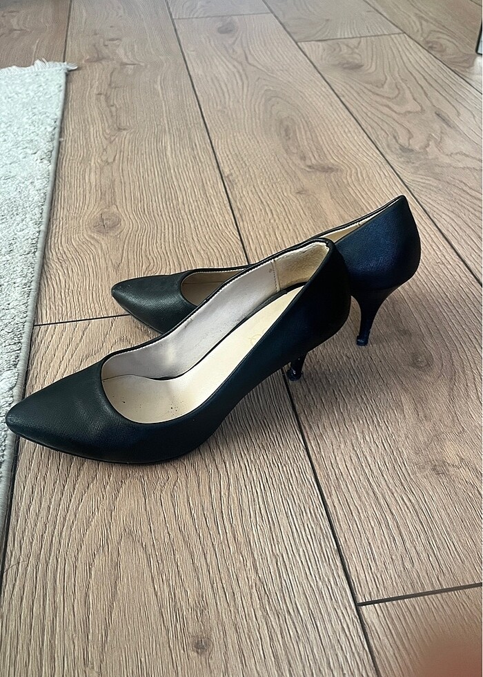 Siyah topuklu ayakkabı - Görsel 2