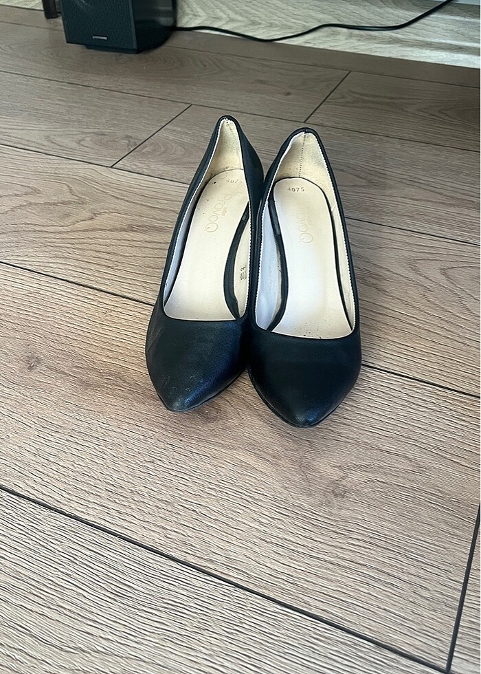 Siyah topuklu ayakkabı - Görsel 3