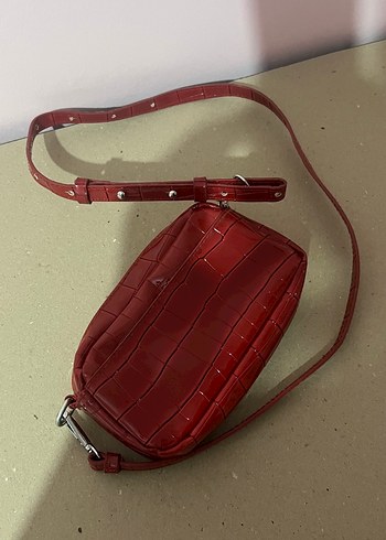 Stradivarius Kirmizi Croco Desenli Mini Capraz Canta