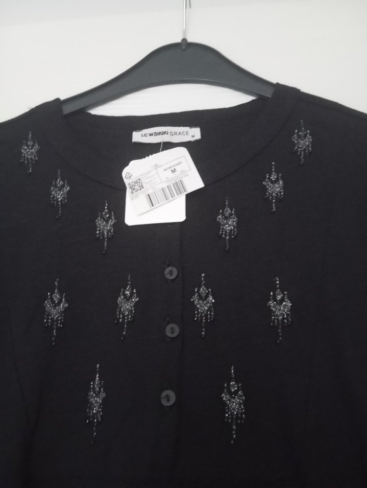 Düğmeli Nakışlı Siyah Uzun Kollu Bluz - Görsel 2