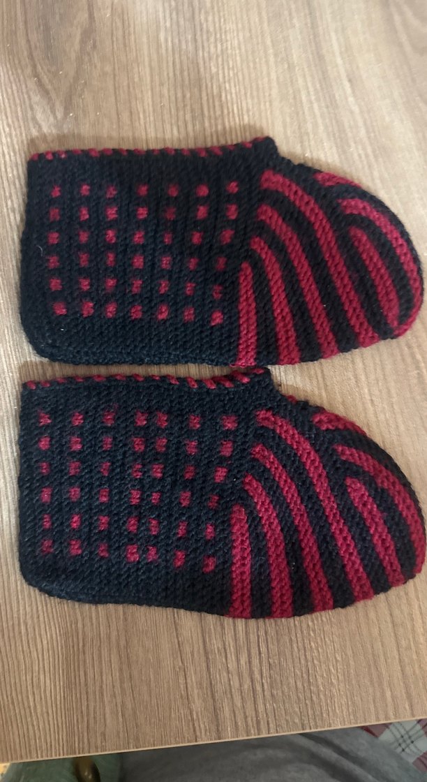 Siyah-kırmızı patik - Görsel 2