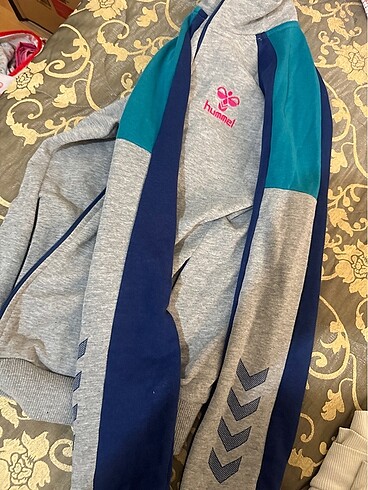 s Beden Hummel sweatshirt