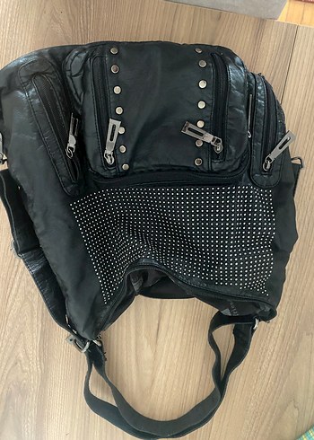Siyah Deri Zımbalı Rock Punk Çanta