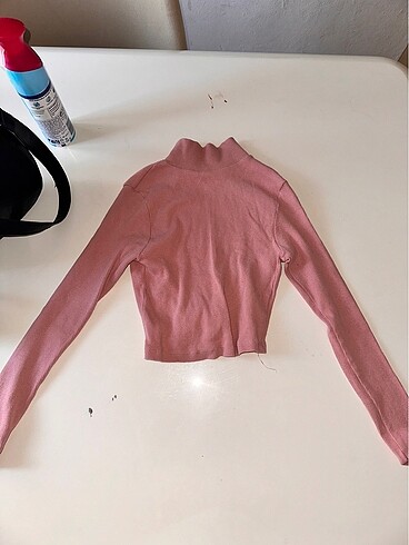 Sırtı açık pembe crop