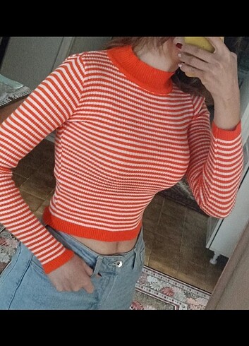 Turuncu çizgili crop triko kazak