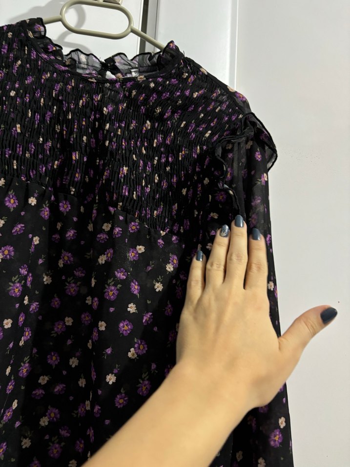 Mor Çiçek Desenli V Yakalı Fırfırlı Bluz pull and bear - Görsel 5