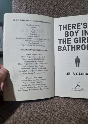 Beden There's a Boy in the Girls' Bathroom - Louis Sachar
