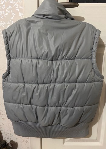 Gri Kapitone Düğmeli Kadın Yelek - Görsel 3