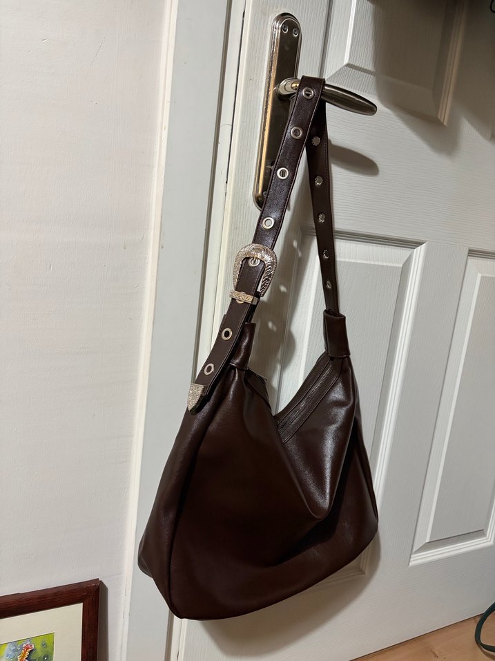 Kahverengi Deri Kemer Tokalı Çanta - Görsel 2