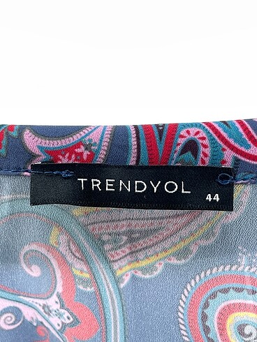 44 Beden çeşitli Renk Trendyol & Milla Gömlek %70 İndirimli.