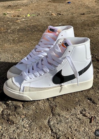 Nike Beyaz Blazer