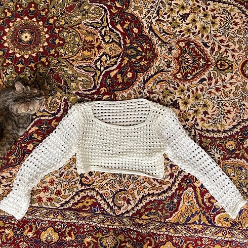 Delikli beyaz crop üst