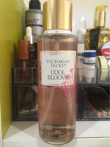 Victoria?s secret cool blossom vücut spreyi