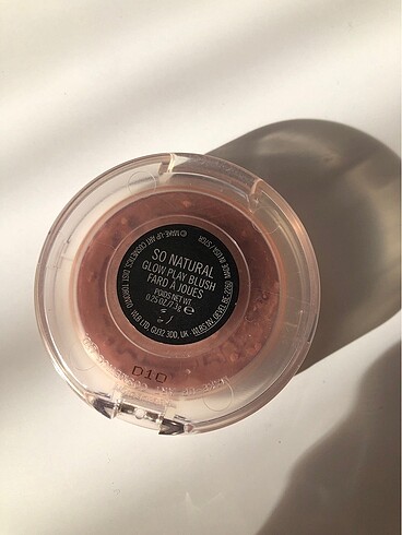  Beden Mac so natural allık glow play