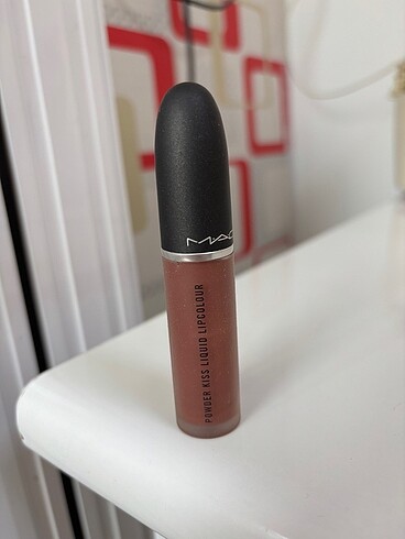 Mac over the taupe ruj