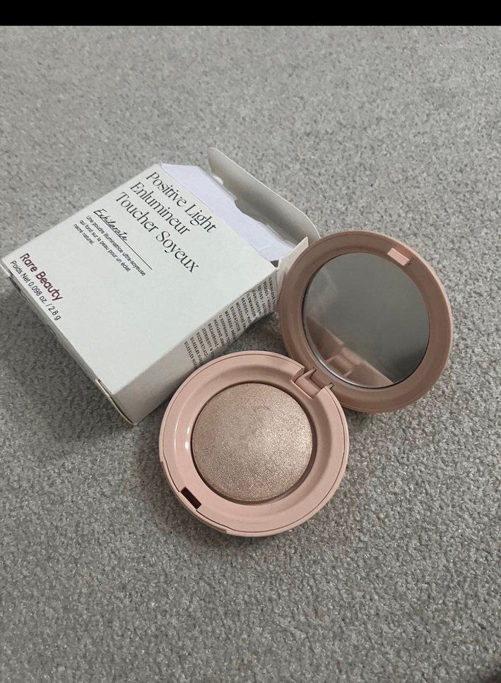 Rare Beauty Positive Light Aydınlatıcı - Açık Bej - Görsel 2