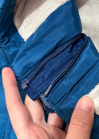 Erkek Çocuk Mavi Düğmeli Mont - Görsel 2