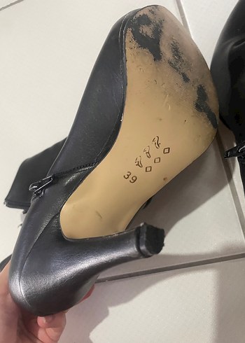 Bershka Siyah Deri Topuklu Kadın Bot