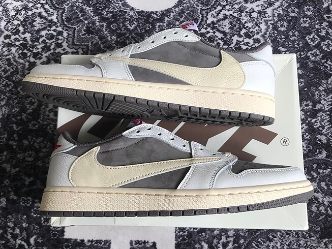 Air Jordan 1 Travis Scott Reverse mocha