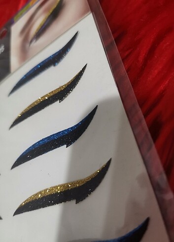 Yapışkanlı eyeliner 