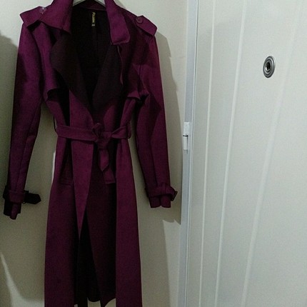 süet trenchcoat ve pantolon