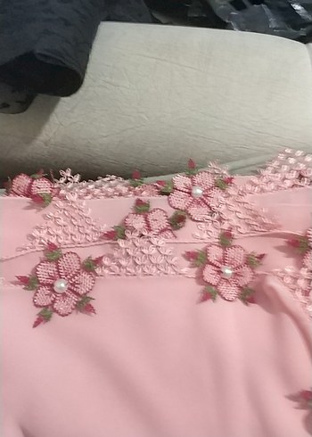 Pembe Nakışlı Dantel Detaylı Uzun Kadın Elbisesi