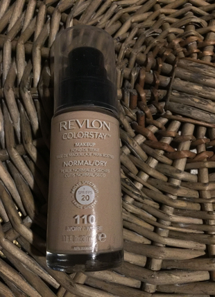 Revlon Kuru Ciltler için en açık ton olan fondoten