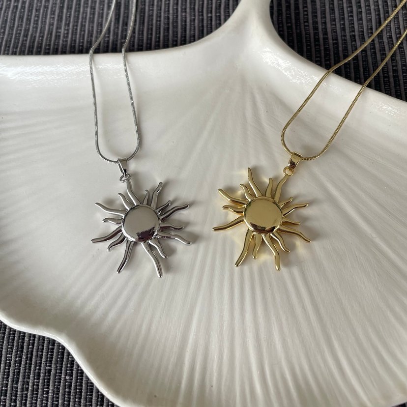 Güneş Motifli Silver Çelik Kolye - Görsel 2