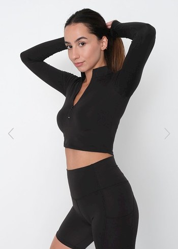 Siyah Fermuarlı Yarım Crop Spor Üst - Görsel 3