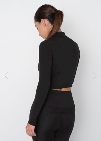 Siyah Fermuarlı Yarım Crop Spor Üst - Görsel 2