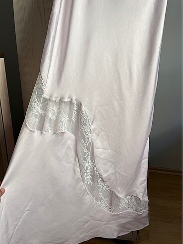 s Beden pembe Renk Bershka etiketli orijinal saten elbise