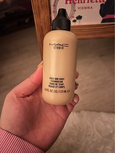 Mac Face&Body Fondöten 120 ml