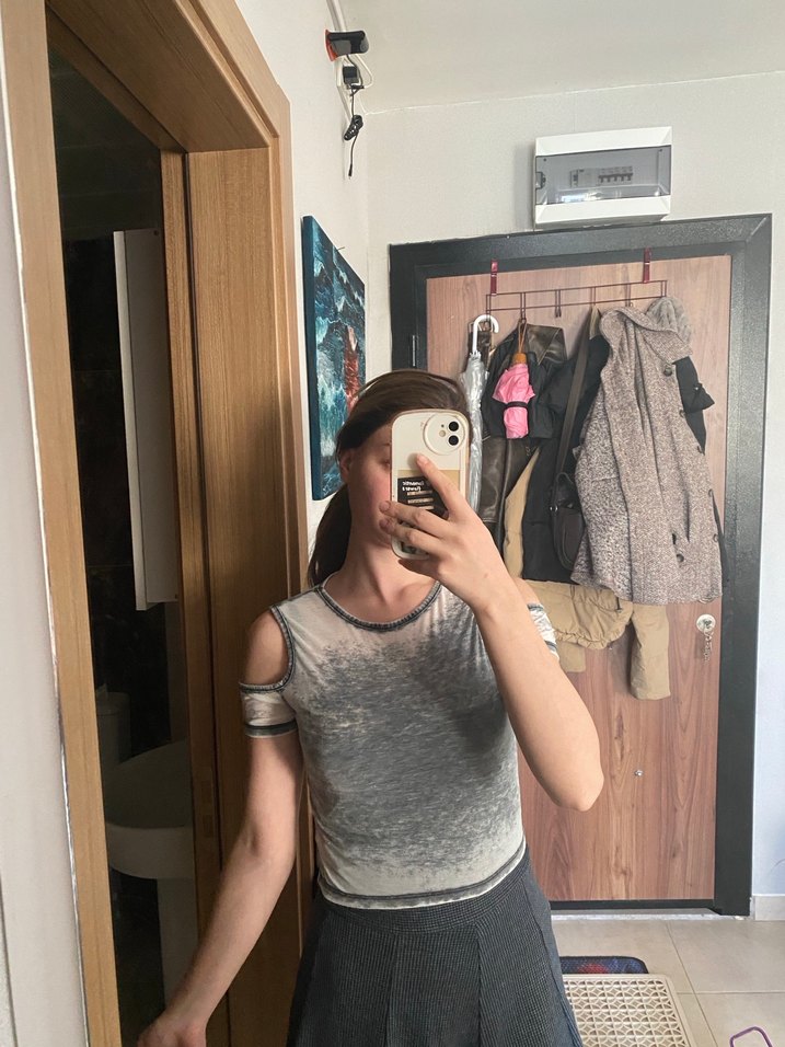 Gri Transparan Straplez Kadın Tişört - Görsel 3