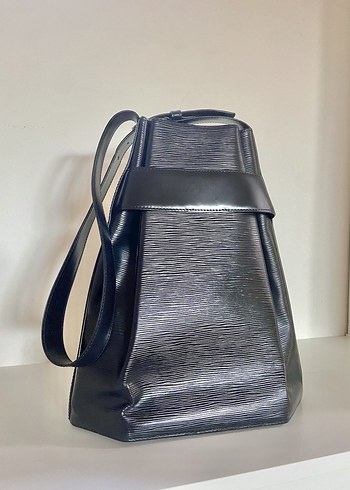 Louis Vuitton Siyah Deri Kemerli Kadın Çanta