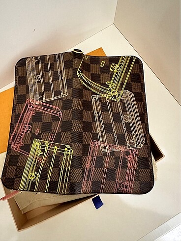 Beden çeşitli Renk Lv limited edition