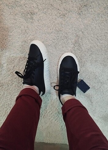 Tommy Hilfiger Tommy hilfiger marka kadın sneaker ayakkabı.
