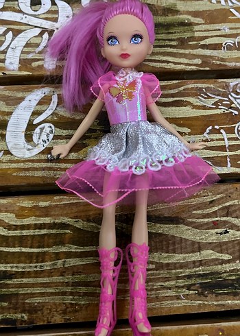 Barbie Pembe Saçlı Renkli Elbiseli Bebek