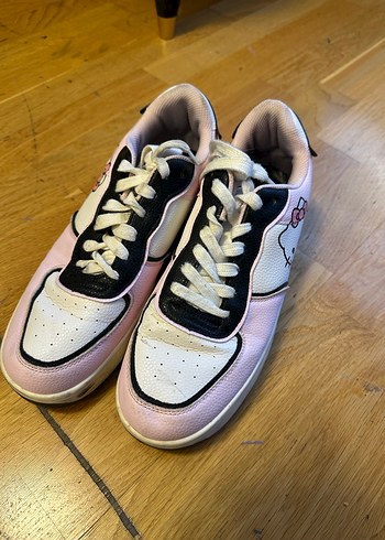 41 Beden Bershka hello kitty spor ayakkkabı